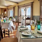 Hotel De 4*